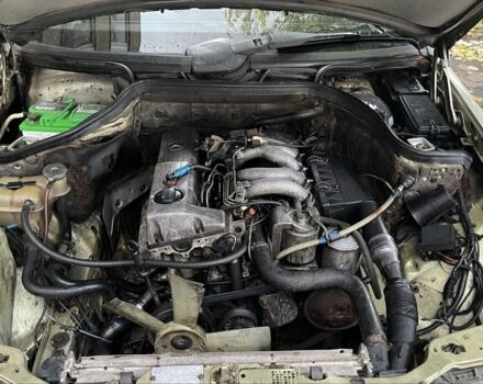 Зелений Мерседес 200, об'ємом двигуна 2 л та пробігом 490 тис. км за 1700 $, фото 7 на Automoto.ua