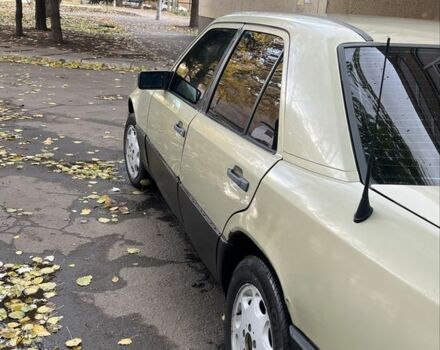 Зелений Мерседес 200, об'ємом двигуна 2 л та пробігом 490 тис. км за 1700 $, фото 5 на Automoto.ua