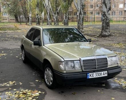 Зелений Мерседес 200, об'ємом двигуна 2 л та пробігом 490 тис. км за 1700 $, фото 1 на Automoto.ua