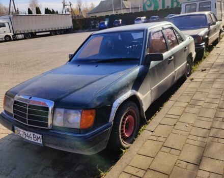 Зеленый Мерседес 200, объемом двигателя 2 л и пробегом 300 тыс. км за 1000 $, фото 1 на Automoto.ua