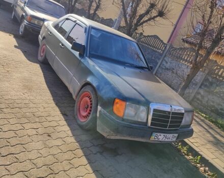 Зеленый Мерседес 200, объемом двигателя 2 л и пробегом 300 тыс. км за 1000 $, фото 4 на Automoto.ua