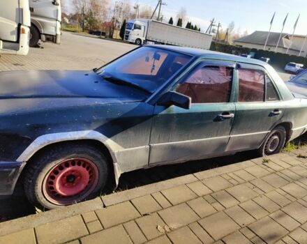 Зеленый Мерседес 200, объемом двигателя 2 л и пробегом 300 тыс. км за 1000 $, фото 2 на Automoto.ua