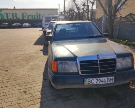 Зеленый Мерседес 200, объемом двигателя 2 л и пробегом 300 тыс. км за 1000 $, фото 3 на Automoto.ua