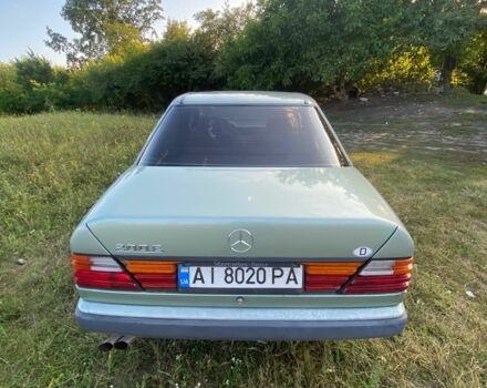 Зеленый Мерседес 200, объемом двигателя 2 л и пробегом 388 тыс. км за 2308 $, фото 4 на Automoto.ua