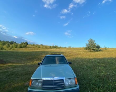 Зеленый Мерседес 200, объемом двигателя 2 л и пробегом 388 тыс. км за 2308 $, фото 3 на Automoto.ua