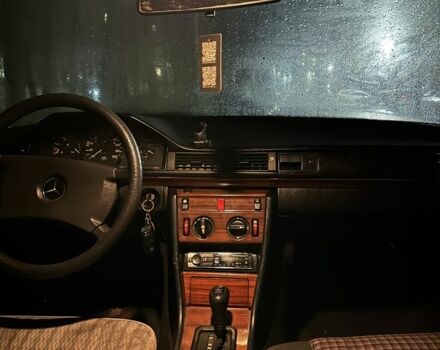 Зеленый Мерседес 200, объемом двигателя 2 л и пробегом 335 тыс. км за 1700 $, фото 5 на Automoto.ua