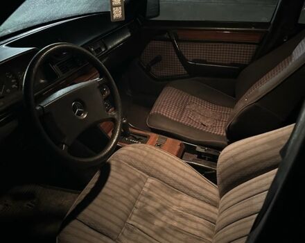 Зеленый Мерседес 200, объемом двигателя 2 л и пробегом 335 тыс. км за 1700 $, фото 8 на Automoto.ua