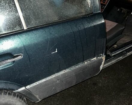 Зеленый Мерседес 200, объемом двигателя 2 л и пробегом 335 тыс. км за 1700 $, фото 4 на Automoto.ua