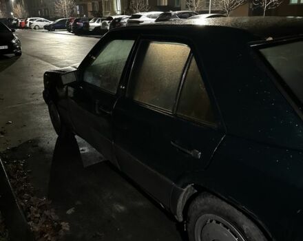 Зеленый Мерседес 200, объемом двигателя 2 л и пробегом 335 тыс. км за 1700 $, фото 2 на Automoto.ua