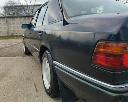 Зеленый Мерседес 200, объемом двигателя 2 л и пробегом 365 тыс. км за 1200 $, фото 2 на Automoto.ua