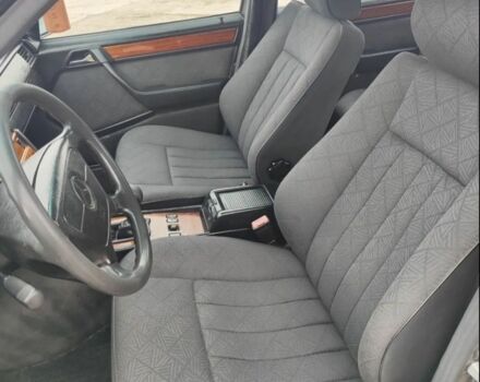 Зеленый Мерседес 200, объемом двигателя 2 л и пробегом 365 тыс. км за 1200 $, фото 7 на Automoto.ua