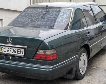 Зеленый Мерседес 200, объемом двигателя 2 л и пробегом 460 тыс. км за 3450 $, фото 5 на Automoto.ua