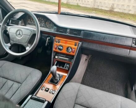 Зеленый Мерседес 200, объемом двигателя 2 л и пробегом 365 тыс. км за 1200 $, фото 6 на Automoto.ua