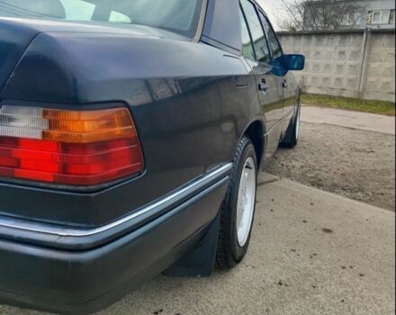 Зеленый Мерседес 200, объемом двигателя 2 л и пробегом 365 тыс. км за 1200 $, фото 4 на Automoto.ua