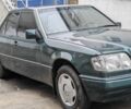 Зеленый Мерседес 200, объемом двигателя 2 л и пробегом 460 тыс. км за 3450 $, фото 4 на Automoto.ua