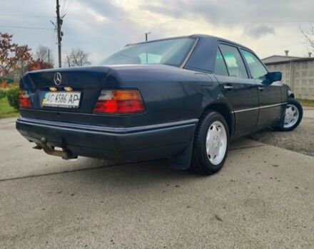 Зеленый Мерседес 200, объемом двигателя 2 л и пробегом 365 тыс. км за 1200 $, фото 1 на Automoto.ua
