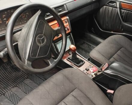 Зелений Мерседес 200, об'ємом двигуна 2 л та пробігом 400 тис. км за 2000 $, фото 3 на Automoto.ua
