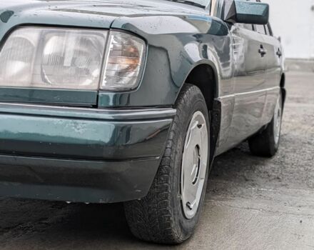 Зеленый Мерседес 200, объемом двигателя 2 л и пробегом 460 тыс. км за 3450 $, фото 3 на Automoto.ua