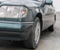 Зеленый Мерседес 200, объемом двигателя 2 л и пробегом 460 тыс. км за 3450 $, фото 3 на Automoto.ua