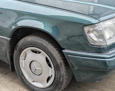 Зеленый Мерседес 200, объемом двигателя 2 л и пробегом 460 тыс. км за 3450 $, фото 7 на Automoto.ua