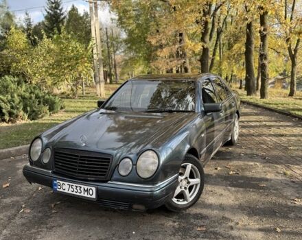 Зеленый Мерседес 200, объемом двигателя 3.2 л и пробегом 445 тыс. км за 2300 $, фото 4 на Automoto.ua