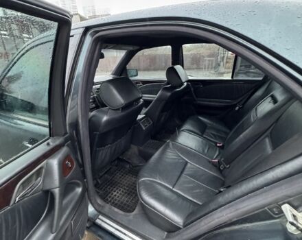 Зеленый Мерседес 200, объемом двигателя 3.2 л и пробегом 445 тыс. км за 2300 $, фото 9 на Automoto.ua