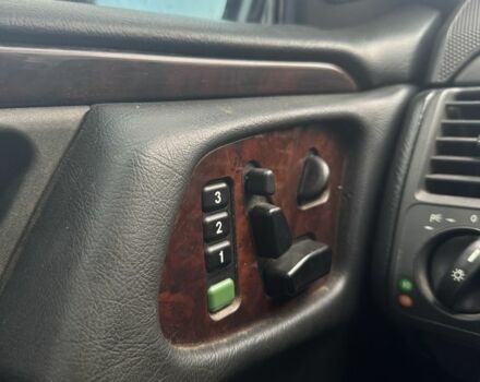 Зеленый Мерседес 200, объемом двигателя 3.2 л и пробегом 445 тыс. км за 2300 $, фото 11 на Automoto.ua