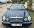 Зеленый Мерседес 200, объемом двигателя 2 л и пробегом 400 тыс. км за 2200 $, фото 1 на Automoto.ua