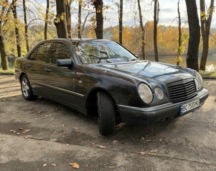 Зеленый Мерседес 200, объемом двигателя 3.2 л и пробегом 445 тыс. км за 2300 $, фото 2 на Automoto.ua