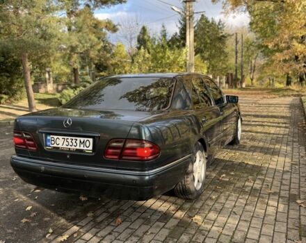 Зеленый Мерседес 200, объемом двигателя 3.2 л и пробегом 445 тыс. км за 2300 $, фото 3 на Automoto.ua