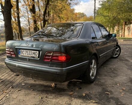 Зеленый Мерседес 200, объемом двигателя 3.2 л и пробегом 445 тыс. км за 2300 $, фото 1 на Automoto.ua