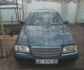 Зеленый Мерседес 200, объемом двигателя 2 л и пробегом 300 тыс. км за 2400 $, фото 3 на Automoto.ua
