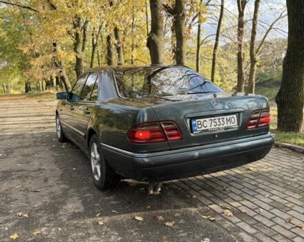 Зеленый Мерседес 200, объемом двигателя 3.2 л и пробегом 445 тыс. км за 2300 $, фото 5 на Automoto.ua