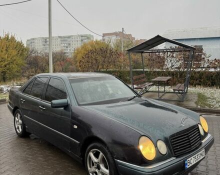 Зеленый Мерседес 200, объемом двигателя 3.2 л и пробегом 445 тыс. км за 2300 $, фото 6 на Automoto.ua