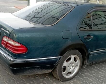 Зелений Мерседес 200, об'ємом двигуна 0 л та пробігом 459 тис. км за 2500 $, фото 3 на Automoto.ua