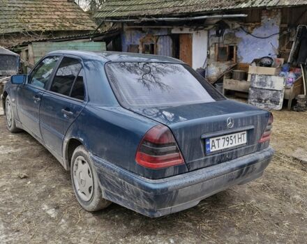 Зеленый Мерседес 200, объемом двигателя 2.2 л и пробегом 345 тыс. км за 2500 $, фото 2 на Automoto.ua