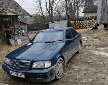 Зеленый Мерседес 200, объемом двигателя 2.2 л и пробегом 345 тыс. км за 2500 $, фото 11 на Automoto.ua