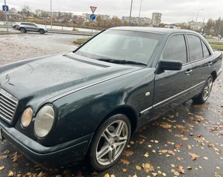 Зелений Мерседес 200, об'ємом двигуна 2 л та пробігом 400 тис. км за 3800 $, фото 4 на Automoto.ua