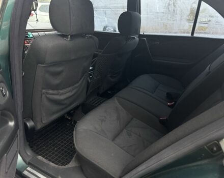 Зелений Мерседес 200, об'ємом двигуна 2 л та пробігом 400 тис. км за 3800 $, фото 5 на Automoto.ua