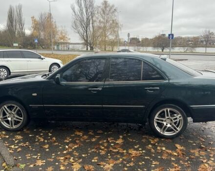 Зелений Мерседес 200, об'ємом двигуна 2 л та пробігом 400 тис. км за 3800 $, фото 7 на Automoto.ua