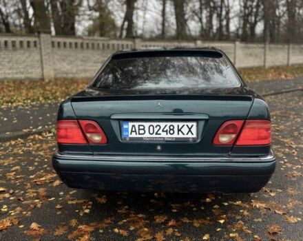 Зелений Мерседес 200, об'ємом двигуна 2 л та пробігом 400 тис. км за 3800 $, фото 2 на Automoto.ua