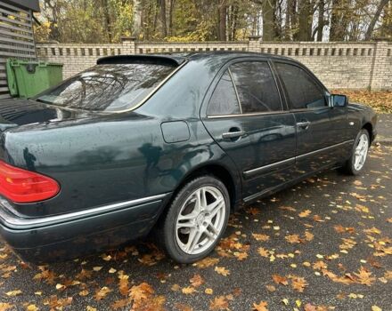 Зелений Мерседес 200, об'ємом двигуна 2 л та пробігом 400 тис. км за 3800 $, фото 1 на Automoto.ua