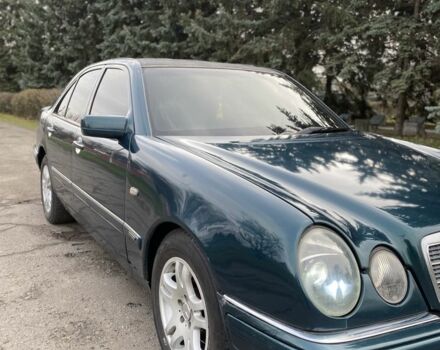 Зеленый Мерседес 200, объемом двигателя 2 л и пробегом 300 тыс. км за 2800 $, фото 4 на Automoto.ua