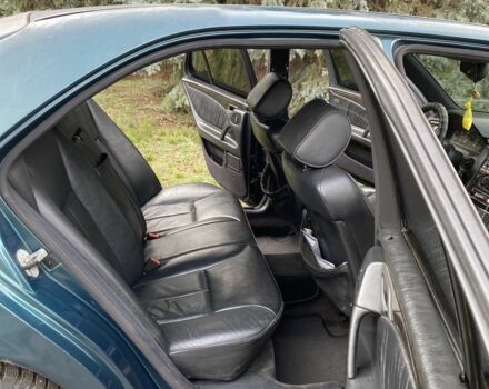 Зеленый Мерседес 200, объемом двигателя 2 л и пробегом 300 тыс. км за 2800 $, фото 12 на Automoto.ua