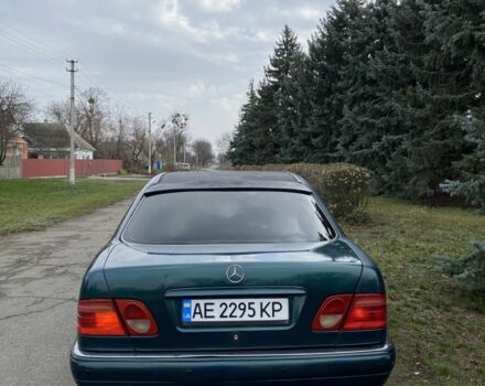 Зеленый Мерседес 200, объемом двигателя 2 л и пробегом 300 тыс. км за 2800 $, фото 8 на Automoto.ua