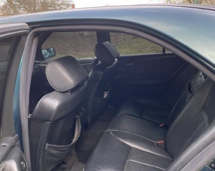 Зеленый Мерседес 200, объемом двигателя 2 л и пробегом 300 тыс. км за 2800 $, фото 15 на Automoto.ua