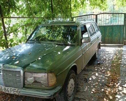 Зеленый Мерседес 200, объемом двигателя 0 л и пробегом 2 тыс. км за 725 $, фото 2 на Automoto.ua
