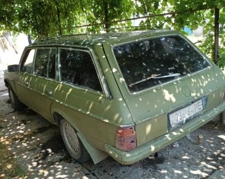 Зеленый Мерседес 200, объемом двигателя 0 л и пробегом 2 тыс. км за 725 $, фото 1 на Automoto.ua