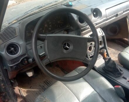 Зеленый Мерседес 200, объемом двигателя 0 л и пробегом 475 тыс. км за 605 $, фото 1 на Automoto.ua