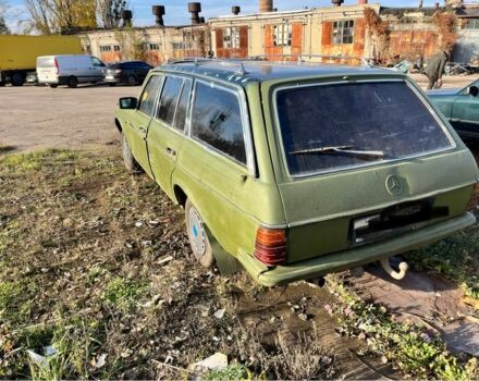 Зеленый Мерседес 200, объемом двигателя 2 л и пробегом 575 тыс. км за 473 $, фото 1 на Automoto.ua